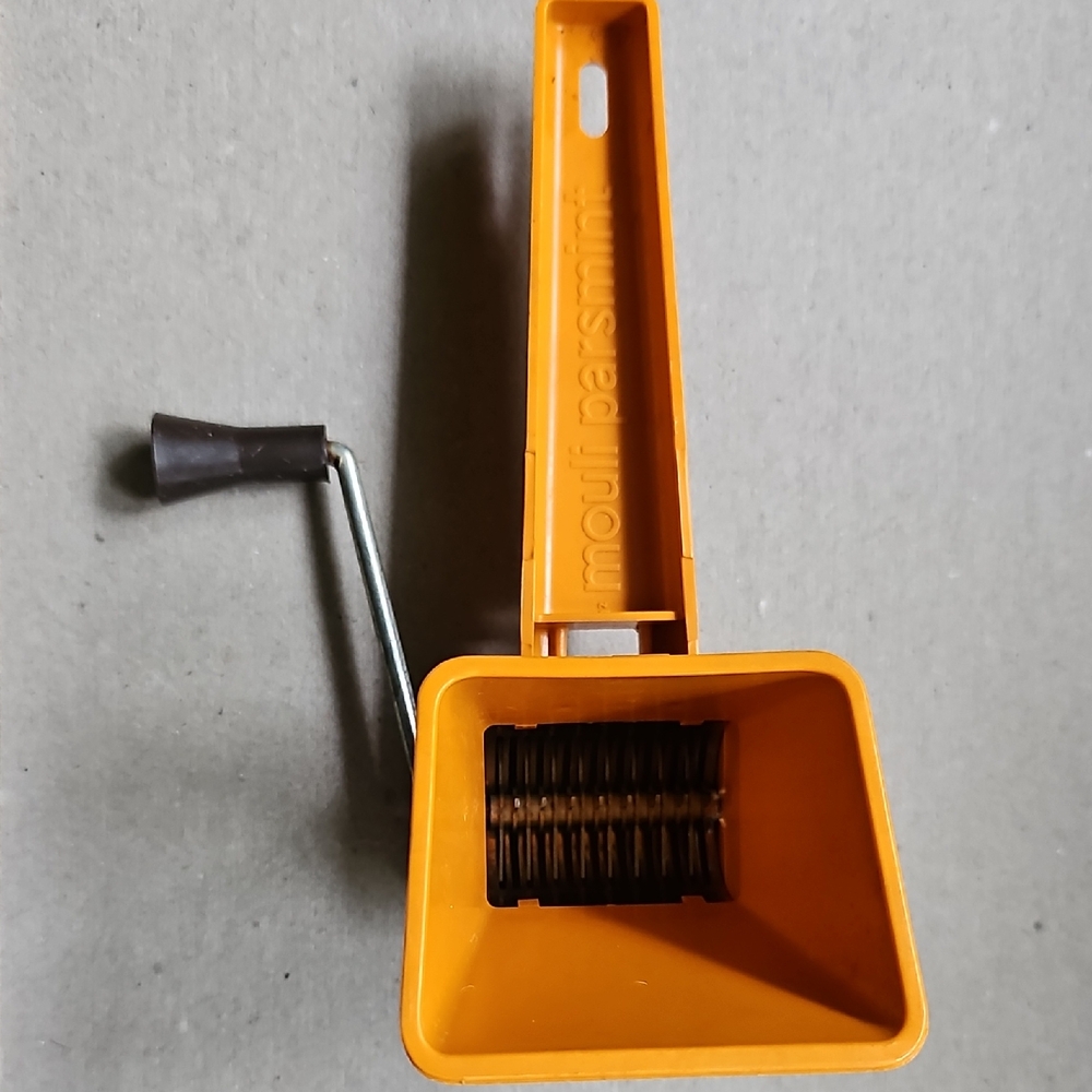 Vintage 1970 - Orange Mouli Parsmint Grinder/Herb Grinder